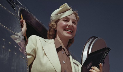 Zegarki Aviator Moon Flight- kobieta na pokładzie Douglas DC-3